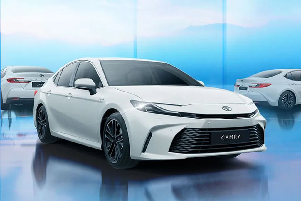 TOYOTA CAMRY HEV TOP