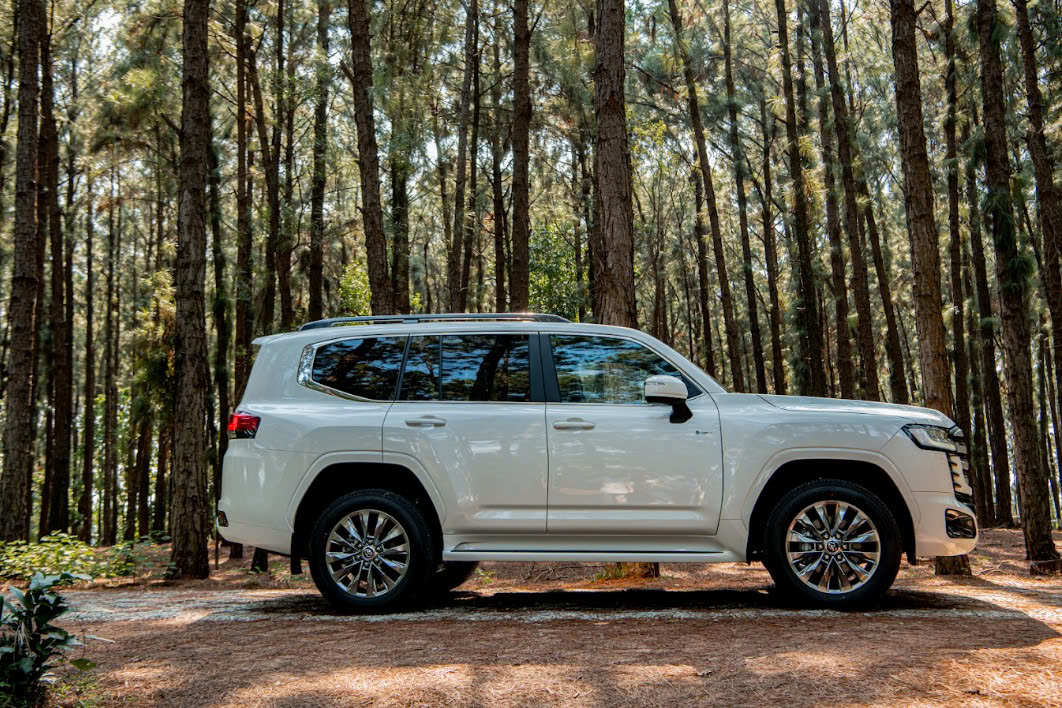 LAND CRUISER LC300 HYBIRD