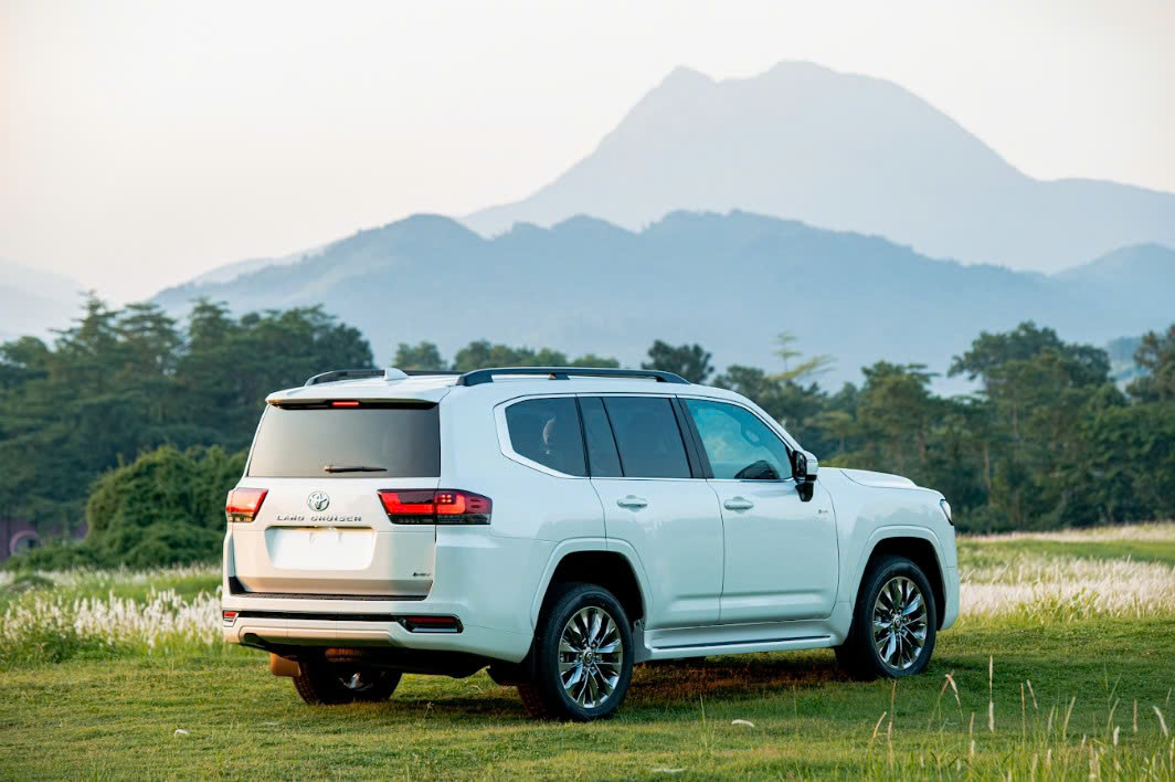 LAND CRUISER LC300 HYBIRD