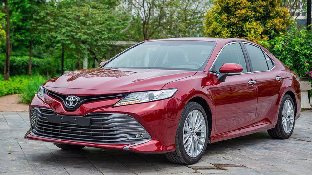 Giá lăn bánh Toyota Camry 2020 mới nhất
