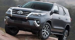 Đánh giá xe Fortuner 2.8V máy dầu 2 cầu và Giá lăn bánh mới nhất