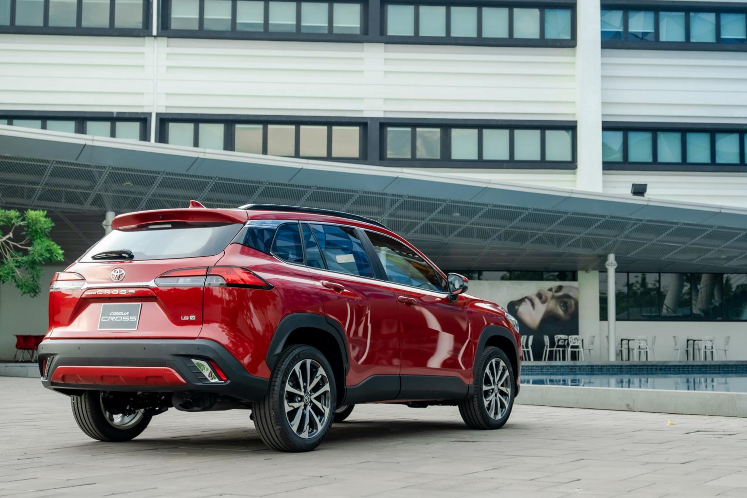 Toyota Corolla Cross - "Át chủ bài" chính thức ra mắt thị trường Việt Nam - Ảnh 2 Toyota Corolla Cross - "Át chủ bài" chính thức ra mắt thị trường Việt Nam - Ảnh 2.