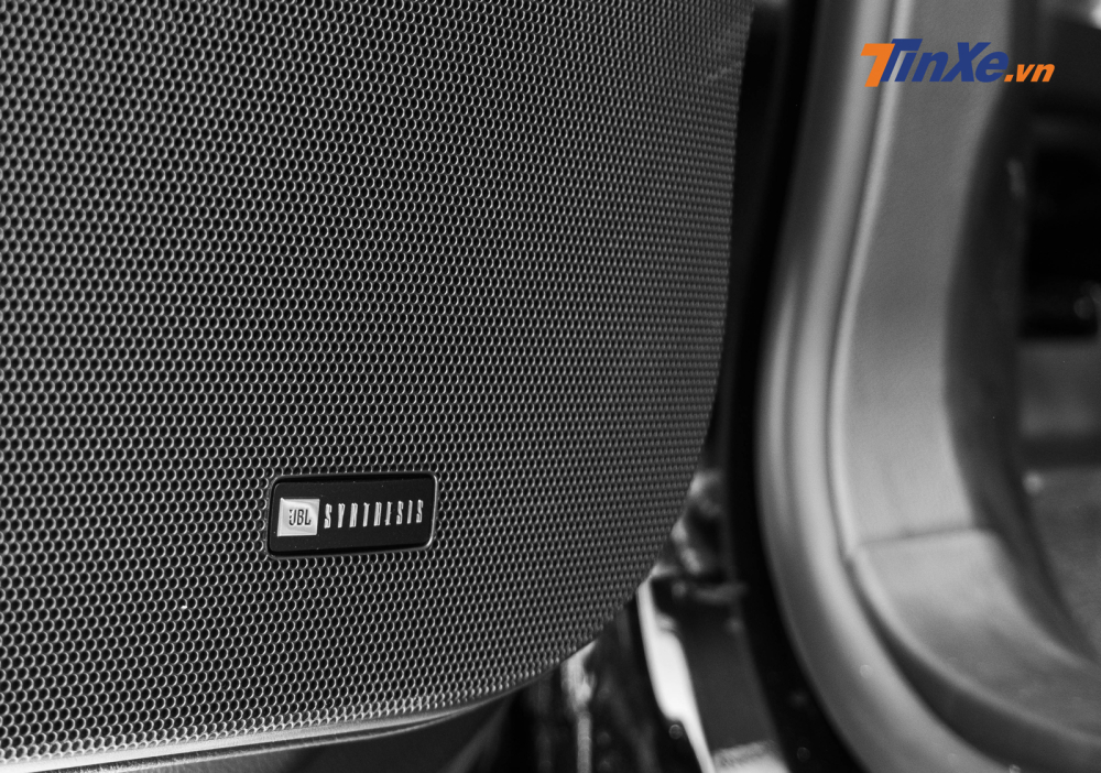 Hệ thống âm thanh gồm 14 loa JBL Synthesis đem tới những trải nghiệm âm nhạc cao cấp